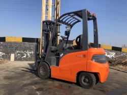 Electric forklift truck HQEF25