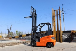 Electric forklift truck HQEF25